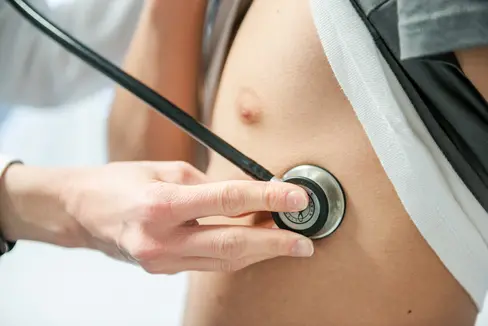 Die Gesundheitsversorgung soll näher zu den Menschen rücken: Ab 2026 soll in Südtirol die einheitliche Gesundheits-Hotline 116117 eingeführt werden. Die Hotline soll rund um die Uhr Auskunft und Unterstützung bei Gesundheitsfragen bieten. (Foto: LPA/Claudia Corrent)