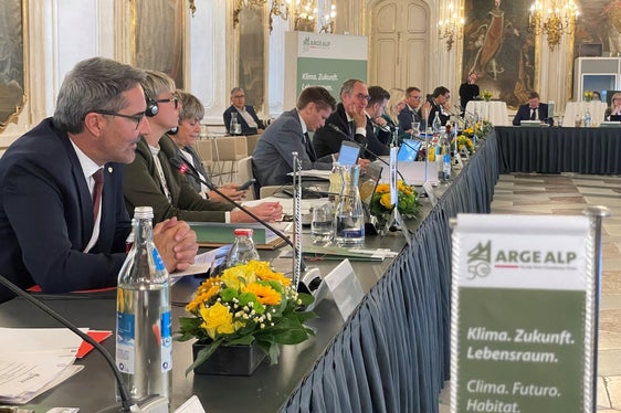 Il Presidente altoatesino durante il suo intervento nel corso del Congresso odierno di Arge Alp (Foto: ASP/Matteo Donagrandi)
