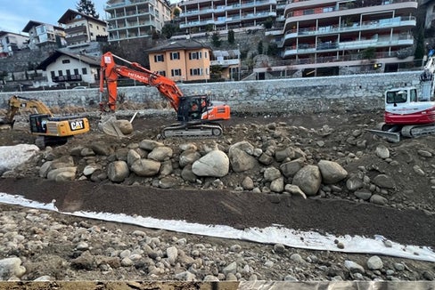 Attualmente l'Ufficio provinciale Sistemazione bacini montani Nord sta lavorando all'abbassamento del letto del fiume Isarco. (Foto: USP)