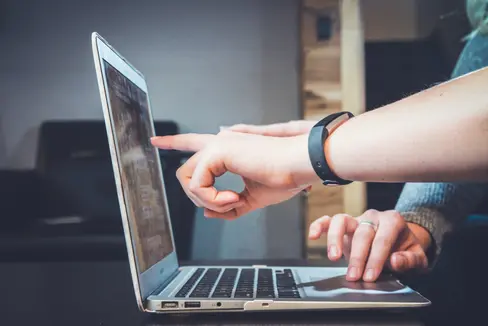 La Ripartizione Amministrazione scuola e cultura ladina cerca un analista sistemista EDP. Le candidature possono essere presentate entro il 12 maggio. (Foto: www.unsplash.com, può essere utilizzata solo in relazione al presente comunicato stampa)