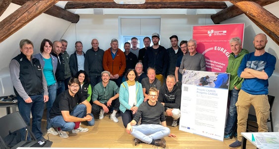 Progetto Cairos Euregio: foto di gruppo all'incontro con le commissioni valanghe comunali (Foto: Euregio/GNews)