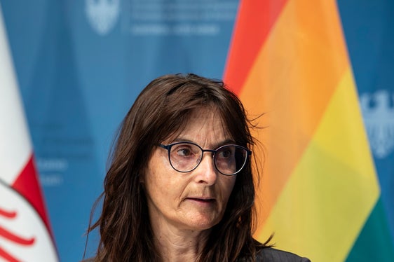 Der Pride Month ist Anlass, die erreichten Fortschritte zu feiern, aber auch weiterhin für die Belange der LGBTQIA+ Community einzutreten. Er ist eine Einladung an alle Menschen, sich mit der LGBTQIA+ Community zu solidarisieren und für eine Welt einzutreten, in der Vielfalt und Toleranz gelebt werden, erklärte Karin Ranzi, die Direktorin des Amtes für Landessprachen und Bürgeranliegen. (Foto: LPA/Fabio Brucculeri)