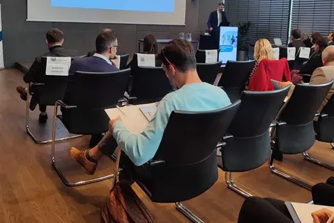 Mobilitätslandesrat Daniel Alfreider stellte bei der Tagung zum betrieblichen Mobilitätsmanagement die Mobilitätsstrategie des Landes Südtirol und den SüdtirolPlan für die Mobilität 2035 vor . (Foto: Sta - Südtiroler Transportstrukturen AG)