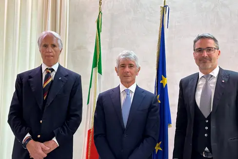 CONI- und Milano Cortina 2026-Präsident Giovanni Malagò, Sport- und Jugendminister Andrea Abodi sowie Landeshauptmann Arno Kompatscher beim Treffen in Rom. (Foto: LPA)