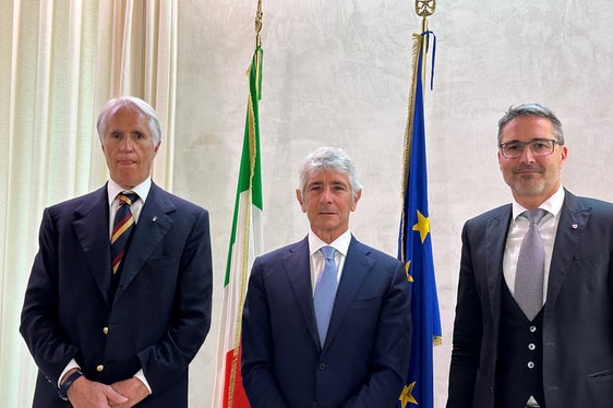 CONI- und Milano Cortina 2026-Präsident Giovanni Malagò, Sport- und Jugendminister Andrea Abodi sowie Landeshauptmann Arno Kompatscher beim Treffen in Rom. (Foto: LPA)