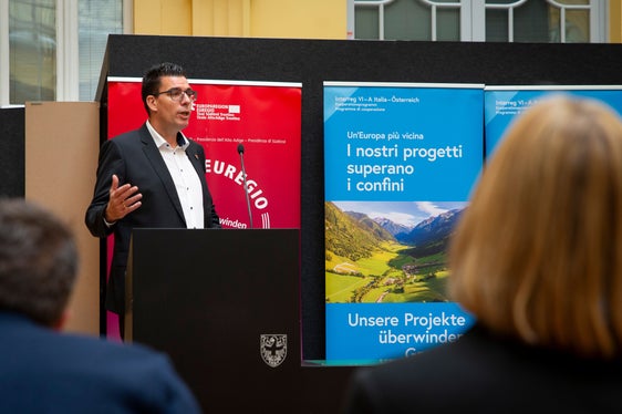 Il coordinatore Matthias Fink, membro del Segretariato generale dell'Euregio, ha illustrato il programma Fit4Co. (Foto: ASP/Fabio Brucculeri)