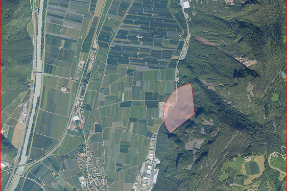 Da Steinsplitter mit hoher Geschwindigkeit bis zu 300 Meter weit geschleudert werden können, ist das Betreten des Bereichs innerhalb dieses Sicherheitsradius strikt verboten. (Foto: LPA/Landesabteilung Straßendienst)