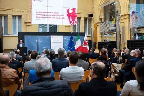 Im Rahmen der Landessicherheitskonferenz am 28. Oktober wurde die erste Südtiroler Sicherheitsstudie vorgestellt. (Foto: LPA/Fabio Brucculeri)