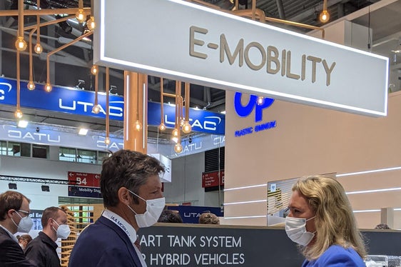 L’assessore Alfreider ha visitato a Monaco l’IAA Mobility, il maggiore evento mondiale del settore. Nel colloquio con la ministra tedesca Schreyer si è parlato dell’ampliamento della ferrovia e del corridoio del Brennero (Foto: ASP/Ingo Dejaco)