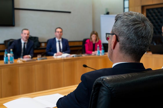 Grazie alla stretta collaborazione tra Asfinag e Autostrada del Brennero, siamo fiduciosi che riusciremo a limitare al massimo gli effetti negativi dei tanti lavori di ristrutturazione programmati lungo il corridoio del Brennero, ha detto il presidente Arno Kompatscher. (Foto: ASP/Fabio Brucculeri)