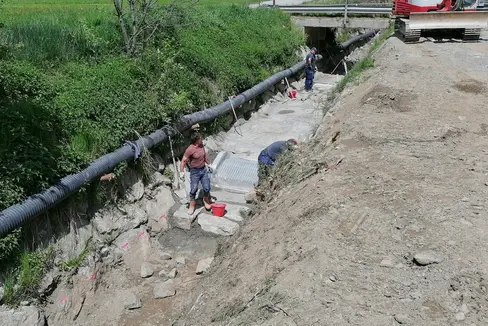 Nelle ultime tre settimane, l'Ufficio sistemazione bacini montani Nord ha effettuato lavori di rinaturalizzazione sul Rio di Giovo, Rio di Racines e sul Rio di Pusteria nel Comune di Racines (Foto: ASP/Ufficio sistemazione bacini montani Nord)