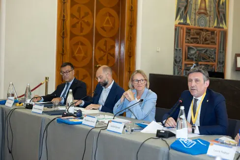 Ein wichtiger Austausch in Sachen Arbeitssicherheit fand kürzlich in Trient statt: Mit dabei waren unter anderen Aniello Pisanti, der Direktor für den Bereich Aufsicht und Sicherheit des Nationalen Arbeitsinspektorats (im Bild von links), Professor Riccardo Salomone, Landesrätin Magdalena Amhof und Assessor Achille Spinelli. (Foto: Presseamt Autonome Provinz Trient)