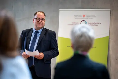 Christian Kofler è stato confermato direttore generale dell'Azienda sanitaria, dopo che la Giunta provinciale ha preso atto della valutazione complessiva positiva prevista dalla legge dopo due anni di mandato. (Foto: USP/Fabio Brucculeri)