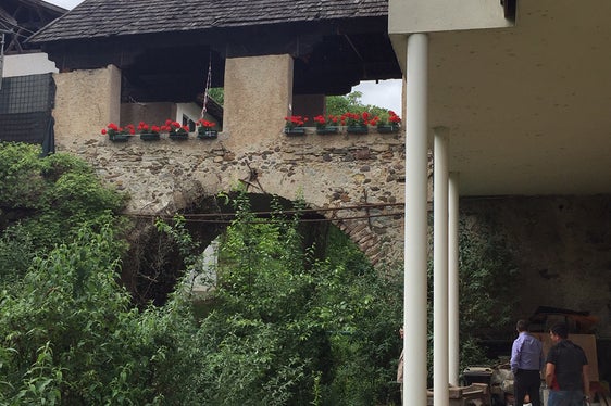 Il ponte in pietra a Prissiano, nel comune di Tesimo, è stato posto sotto vincolo diretto di tutela storico-artistica. (Foto: ASP/Soprintendenza ai beni culturali)