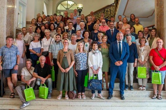 Uno dei tre gruppi di pensionati: 51 donne e uomini hanno prestato servizio per oltre 40 anni (Foto: ASP/Fabio Brucculeri)