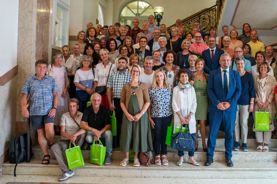 Uno dei tre gruppi di pensionati: 51 donne e uomini hanno prestato servizio per oltre 40 anni (Foto: ASP/Fabio Brucculeri)