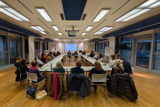 Der Koordinierungstisch und der Fachbeirat gegen Lebensmittelverschwendung haben sich am 9. Jänner zur ersten Sitzung des Jahres 2025 getroffen. Dabei wurde über das Landesgesetz, Maßnahmen für Klein- und Kleinstunternehmen und Möglichkeiten der Quantifizierung der Lebensmittelverschwendung gesprochen. (Foto: LPA/Hannes Wisthaler)