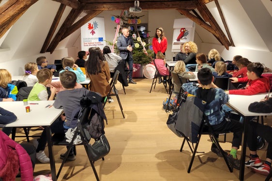 Beim Workshop haben die Kinder auch einige Besonderheiten der Euregio kennengelernt. (Foto: Euregio/Armin Gluderer)