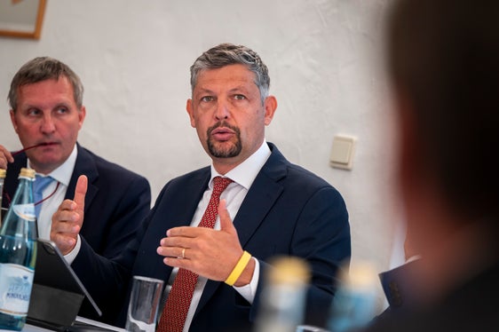 Mobilitätslandesrat Daniel Alfreider informierte über die wichtigsten Projekte für das Unterland und das Überetsch. Unser Ziel ist klar: Wir wollen die Zuverlässigkeit der Verbindungen verbessern, die Sicherheit erhöhen und Alternativen zum privaten Auto stärken, betonte Alfreider. (Foto: LPA/Fabio Brucculeri)