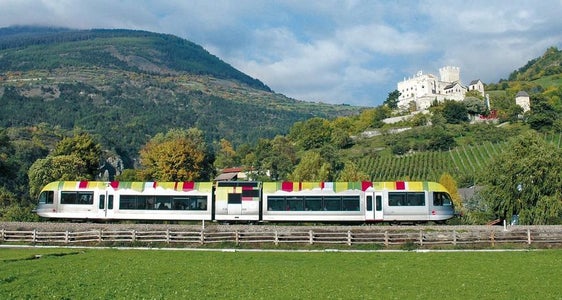 Auf den Zügen der Vinschger Bahn ist nun abends Sicherheitspersonal mit an Bord. (Foto: IDM Südtirol)
