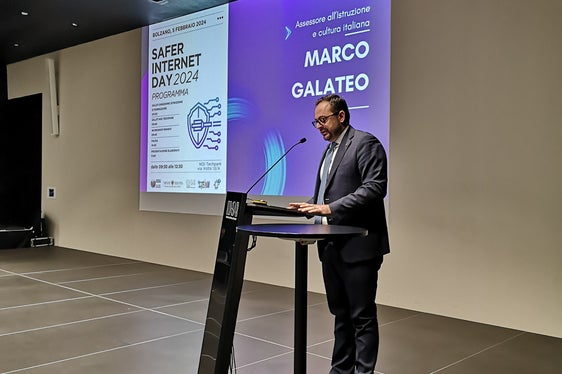 Sapere che quest’anno più di 250 studenti, 3000 negli ultimi 5 anni, hanno partecipato a un progetto su queste tematiche, mi rende decisamente ottimista per il futuro”, ha detto l'assessore all'Istruzione Marco Galateo, intervenuto al NOI Techpark (Foto: ASP/Direzione Istruzione e Formazione italiana)