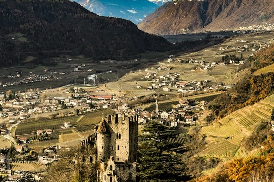 Bild des Monats Dezember 2024: Brunnenburg Richtung Vinschgau, Foto: Martin Geier