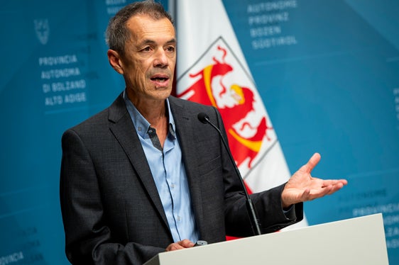 Eine falsche Holzverbrennung wirkt sich negativ auf Umwelt und Gesundheit aus: Georg Pichler, Direktor des Landesamtes für Luft und Lärm, nannte die kritischen Emissionsdaten, nämlich Feinstaub und Benzoapyren. (Foto: LPA/Fabio Brucculeri)