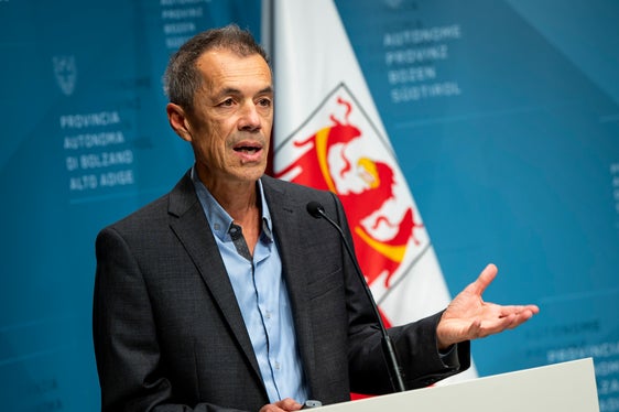 Eine falsche Holzverbrennung wirkt sich negativ auf Umwelt und Gesundheit aus: Georg Pichler, Direktor des Landesamtes für Luft und Lärm, nannte die kritischen Emissionsdaten, nämlich Feinstaub und Benzoapyren. (Foto: LPA/Fabio Brucculeri)