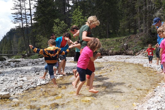 Die Natur mit allen Sinnen begreifen: Das ist bei den Explore Familienwanderungen am kommenden Samstag, 9. September, möglich. (Foto: LPA/Landesamt für Natur)