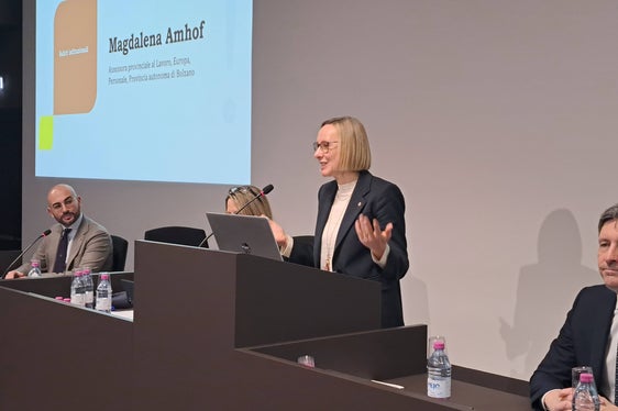 Prävention sei sehr lange als etwas Neutrales betrachtet worden. Heute sei klar: Das ist sie nicht und Unterschiede nicht zu berücksichtigen bedeutet letztlich, nicht alle gleichermaßen zu schützen, betonte Arbeits-Landesrätin Magdalena Amhof. (Foto: LPA/Ressort für Europa, Arbeit und Personal)