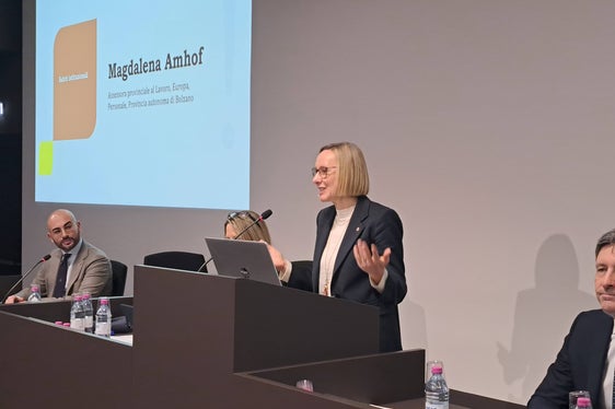 Prävention sei sehr lange als etwas Neutrales betrachtet worden. Heute sei klar: Das ist sie nicht und Unterschiede nicht zu berücksichtigen bedeutet letztlich, nicht alle gleichermaßen zu schützen, betonte Arbeits-Landesrätin Magdalena Amhof. (Foto: LPA/Ressort für Europa, Arbeit und Personal)