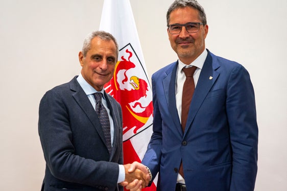 Oggi a Palazzo Widmann primo incontro ufficiale tra il nuovo questore di Bolzano, Andrea Valentino, e il presidente altoatesino Arno Kompatscher (Foto: ASP/Fabio Brucculeri)