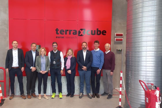 La delegazione ha fatto visita anche ai laboratori del TerraXcube al NOI Techpark. (Foto: ASP)