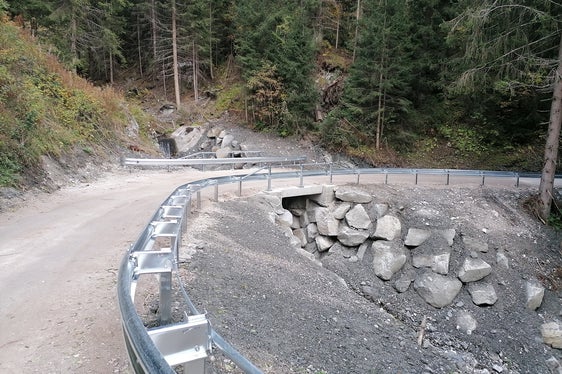 In Richtung Außerberg ist die neue Brücke aus Stahlbeton mit abnehmbaren Elementen entstanden. (Foto: LPA/Amt für Wildbach- und Lawinenverbauung Ost)