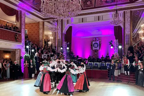 Daurida dl Bal di Croac da Viena: Le grup de bal folcloristich “Grupa Balarins de Gherdëina”. (Foto: La Usc di Ladins/Nicoletta Riz)