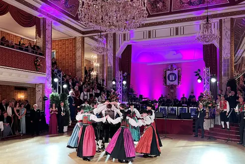 Apertura del Ballo dei croati a Vienna: Il gruppo di danza folcloristico “Grupa Balarins de Gherdëina” (Foto: La Usc di Ladins/Nicoletta Riz)