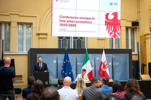La Scuola italiana ha tracciato un bilancio dell’anno che sta volgendo al termine. I dati più significativi sono stati illustrati nel corso di una conferenza stampa a Palazzo Widmann dal vicepresidente e assessore all'Istruzione italiana Marco Galateo e dal sovrintendente scolastico Vincenzo Gullotta. (Foto: USP/Fabio Brucculeri)