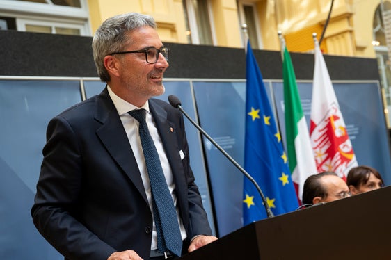 Protocollo d’intesa e atto ricognitorio nascono dalla volontà condivisa di valorizzare e razionalizzare il patrimonio immobiliare pubblico, promuovendo interventi coordinati che consentano un utilizzo più efficiente dei beni dello Stato e contribuiscano allo sviluppo del territorio” ha detto il presidente della Provincia, Arno Kompatscher. (Foto: USP/Fabio Brucculeri)