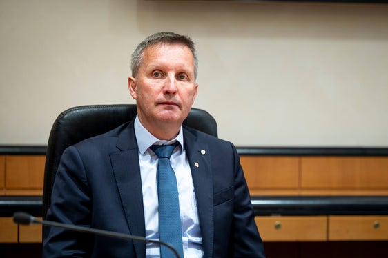 L’assessore provinciale al Turismo Luis Walcher ha assicurato la collaborazione, poiché le nostre scuole di sci sono ben più che semplici fornitori di lezioni di sci. (Foto: USP/Fabio Brucculeri)