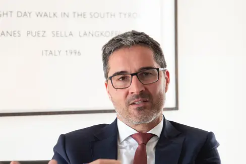 Blick zurück, vor allem aber nach vorne: Landeshauptmann Kompatscher schließt die Reihe der #halbzeit-Pressekonferenzen der Landesregierung ab. (Foto: LPA/Barbara Franzelin)