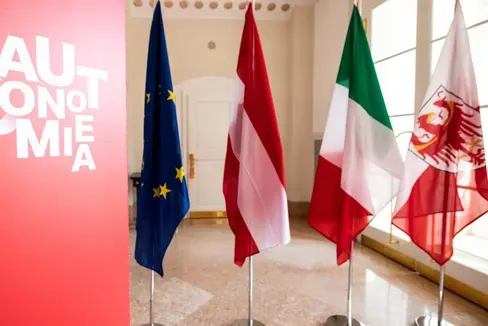 Mit dem angestrebten Verfassungsgesetz sollen die Spielräume der autonomen Gesetzgebung Südtirols wiederhergestellt werden - zum Beispiel betreffend die Personalordnung, die Vergabe öffentlicher Aufträge oder die Raumordnung. (Foto: LPA/Ivo Corrà)