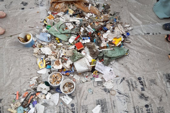 Proteggere attivamente la natura: i bambini della scuola elementare di Santa Maddalena di Funes hanno raccolto i rifiuti nell'area del Parco naturale Puez-Odle. (Foto: USP/Martin Gantioler)