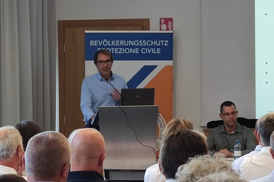 Presentazione della gestione integrale dei rischi: il direttore dell'Agenzia per la Protezione civile Klaus Unterweger (Foto: ASP/Agenzia per la Protezione civile/Andreas Simmerle)