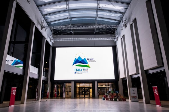 Um zuverlässige, bezahlbare und nachhaltige Energie geht es bei der Eusalp-Energiekonferenz 2022 im Noi-Techpark in Bozen. (Foto: LPA/Ivo Corrà)