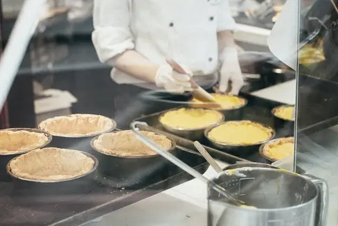 Disponibili le nuove brochure con l'offerta dei corsi di formazione continua in lingua italiana promossi dalle scuole professionali. (Foto Unsplash)