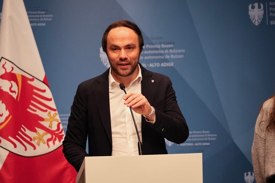 Il progetto è partito da un'idea semplice, ma sta già avendo un grande impatto, ha sottolineato l'assessore ai Giovani Philipp Achammer in una conferenza stampa tenutasi a Bolzano. (Foto: USP/Clara Masiero)