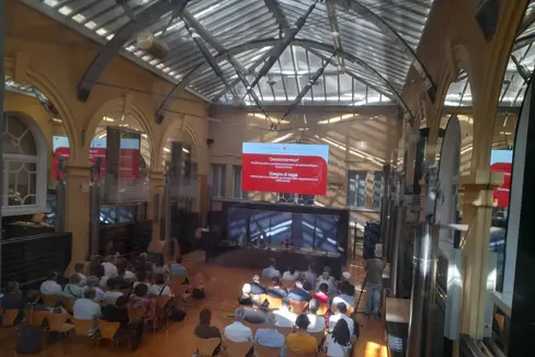 Il processo di consultazione per la stesura congiunta della legge provinciale sul volontariato è iniziata oggi alla presenza dell'assessora provinciale Rosmarie Pamer, assieme ai rappresentanti delle associazioni e delle organizzazioni di categoria. (Foto: ASP/Maja Clara)