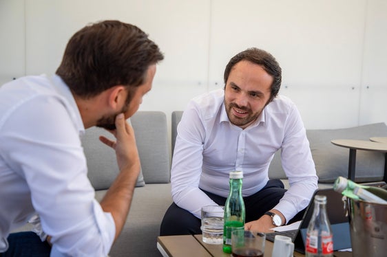 L'assessore provinciale Schuschnig ha dichiarato a Achammer che l’Alto Adige è una regione modello orientata all’innovazione e al cambiamento (Foto: Regione della Carinzia / Florian Taltavull)