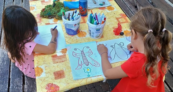 Im Sommer 2023 wurden wieder zahlreiche Angebote der Sommerbetreuung organisiert. Landesrätin Deeg zieht am 4. September Bilanz über die Sommerbetreuung 2023. (Foto: LPA/Greta Stuefer)