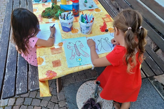 L’assessora Waltraud Deeg, insieme agli organizzatori degli eventi, farà un bilancio dell’assistenza estiva 2023 (Foto: ASP/Greta Stuefer)